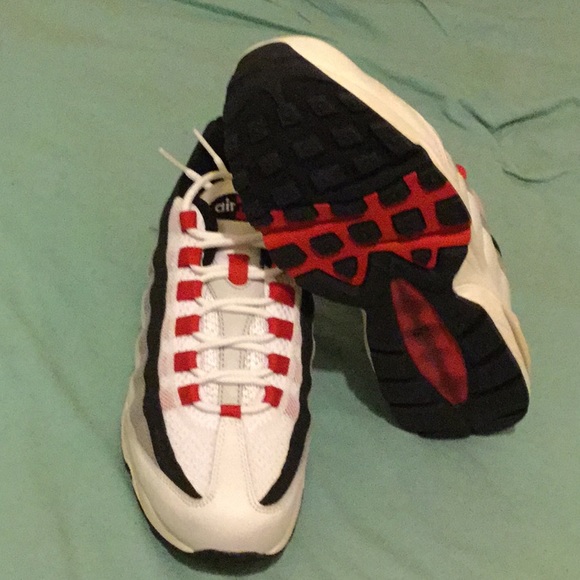 NIB Brand NEW Air Max ‘95 in Size 9 - Picture 4 of 4